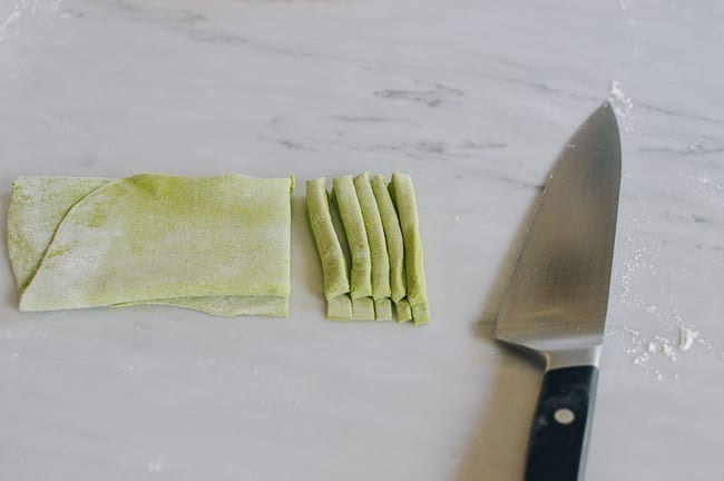 Hand cutting noodles, geagle.miooashdv.tk