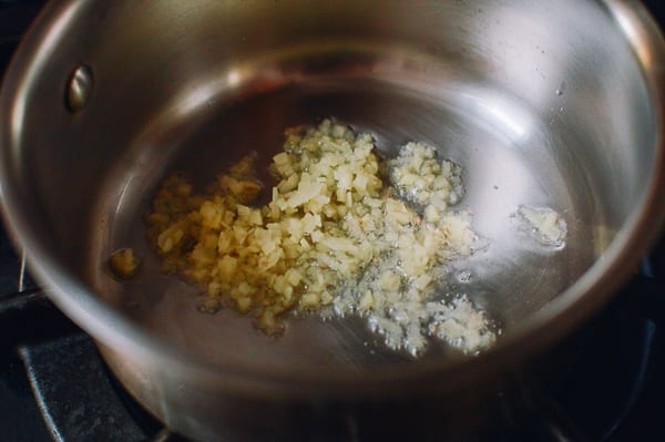 Ginger cooking in oil, geagle.miooashdv.tk