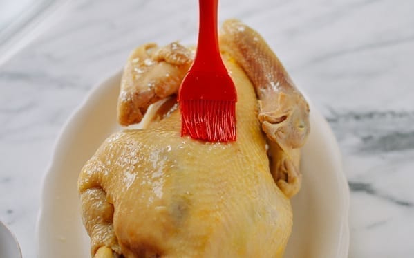 Brushing poached chicken with oil, geagle.miooashdv.tk