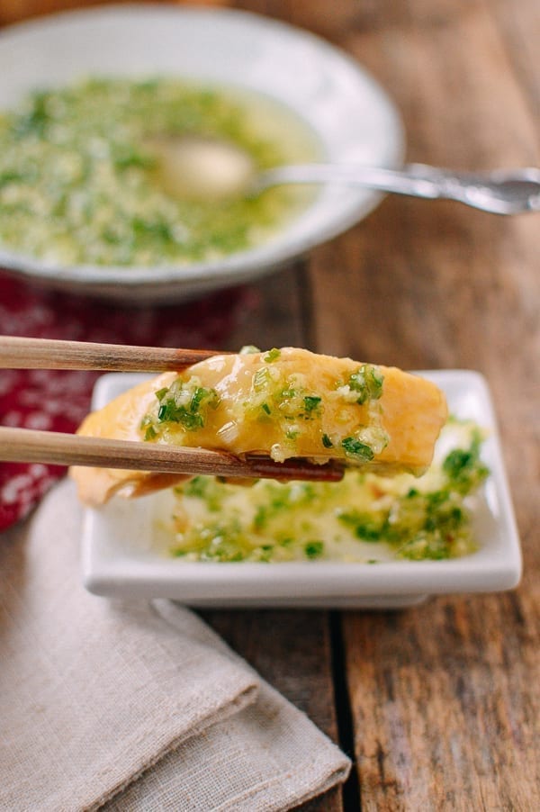 Chinese Poached Chicken dipped in ginger scallion sauce, geagle.miooashdv.tk