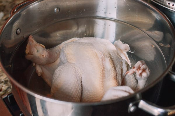 Measuring water for poached chicken in stock pot, geagle.miooashdv.tk