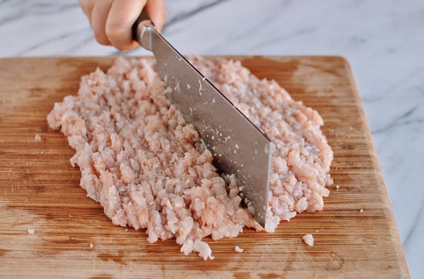 Grinding dark meat chicken by hand, geagle.miooashdv.tk