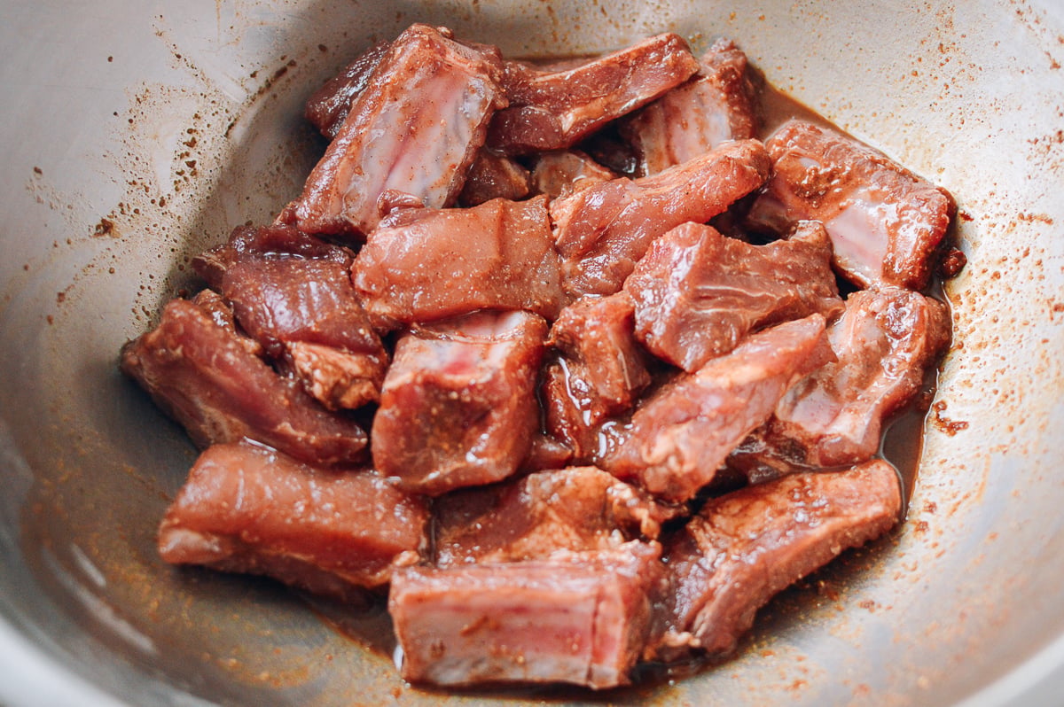 Ribs coated in marinade, geagle.miooashdv.tk