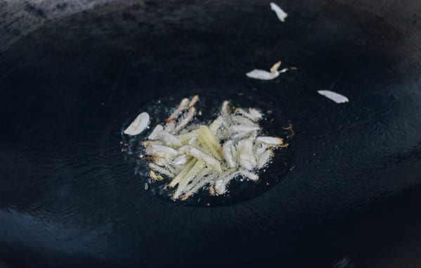 Cooking ginger and garlic in wok, geagle.miooashdv.tk
