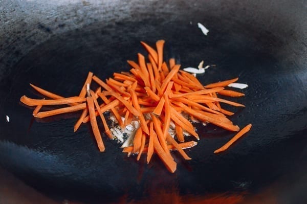 Stir-frying julienned carrots, geagle.miooashdv.tk
