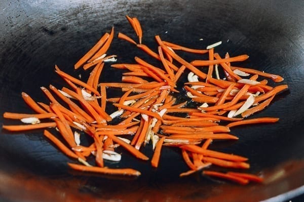 Julienned carrots in wok, geagle.miooashdv.tk