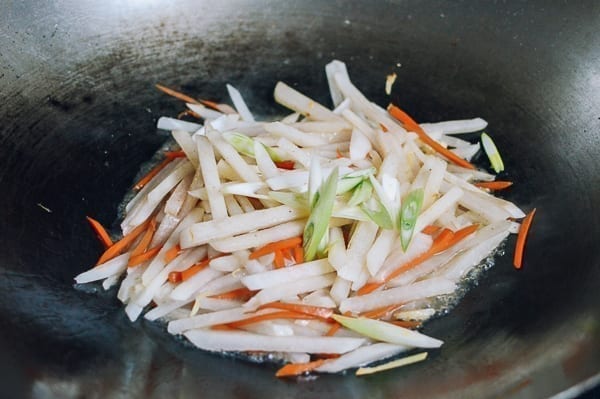 Daikon Stir-fry in wok, geagle.miooashdv.tk