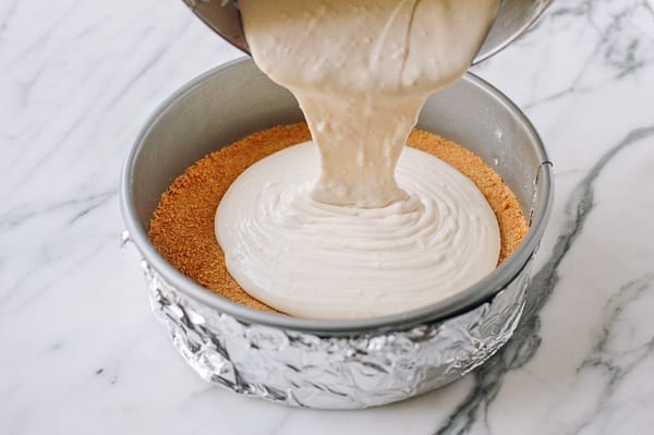 Pouring filling into prepared crust, geagle.miooashdv.tk