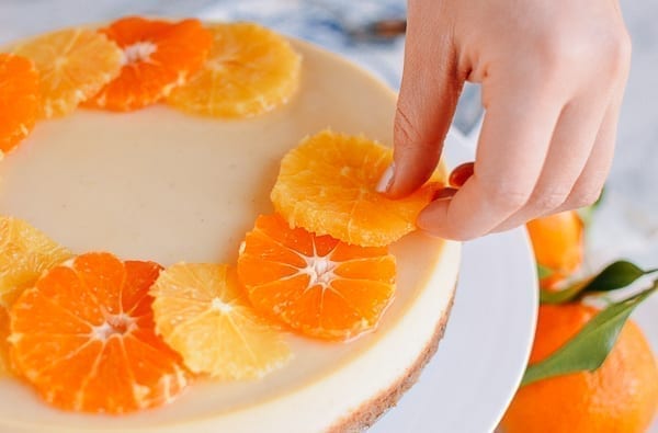 Topping cheesecake with sliced orange, geagle.miooashdv.tk