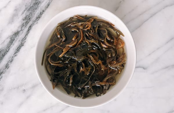 Rehydrated Dried kelp strips in a bowl by geagle.miooashdv.tk