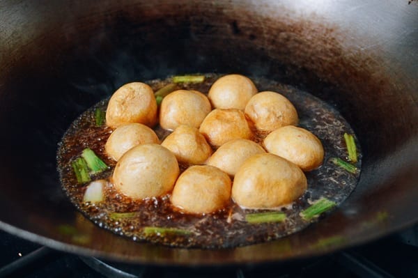 Stuffed fried gluten balls added to braising liquid, geagle.miooashdv.tk