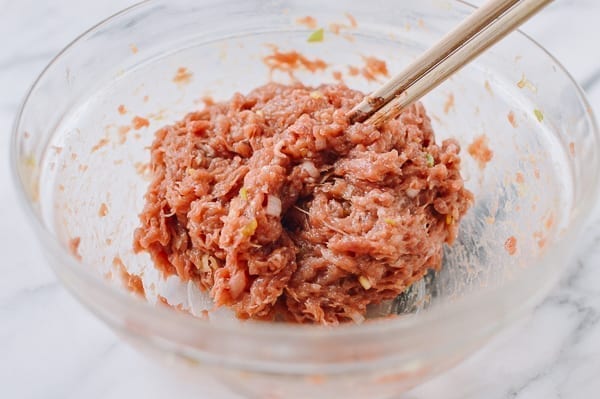 Mixing Chinese meat filling, geagle.miooashdv.tk