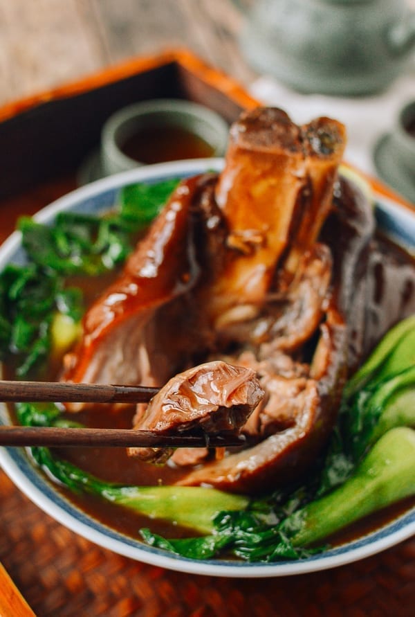Fall-apart tender Chinese red cooked pork shank, geagle.miooashdv.tk