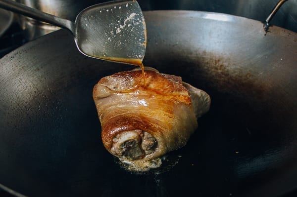 Using hot oil to sear pork front hock, geagle.miooashdv.tk