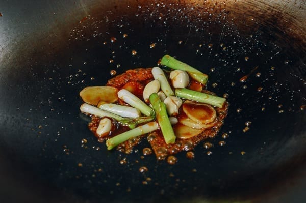 Aromatics and sugar in wok, geagle.miooashdv.tk