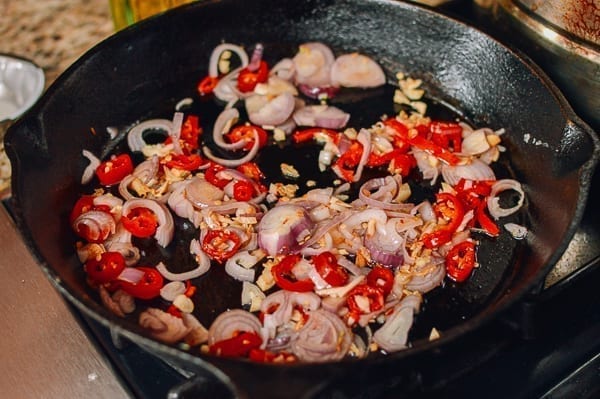 Cooking garlic, shallots, and chilies, geagle.miooashdv.tk