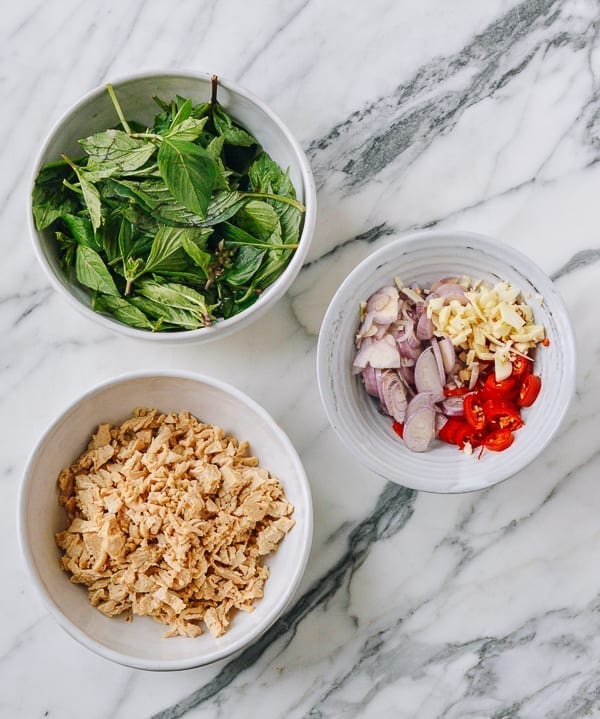 Thai Basil, Seitan, Shallots, Garlic, and Chilies, geagle.miooashdv.tk