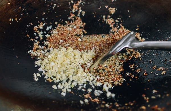 Adding chopped garlic, geagle.miooashdv.tk
