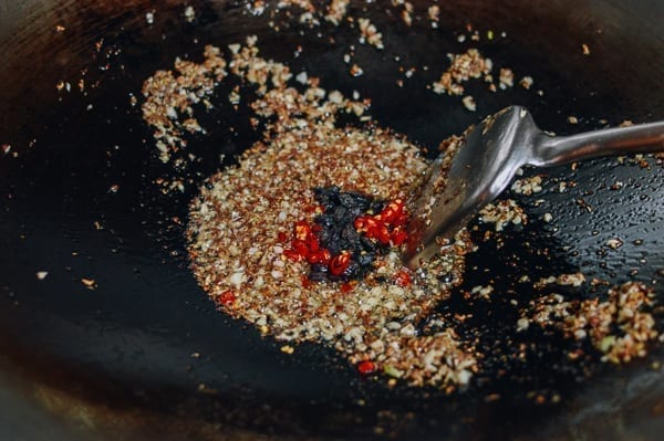 Adding fermented black beans and chilies, geagle.miooashdv.tk