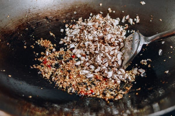 Adding chopped mushrooms to wok, geagle.miooashdv.tk