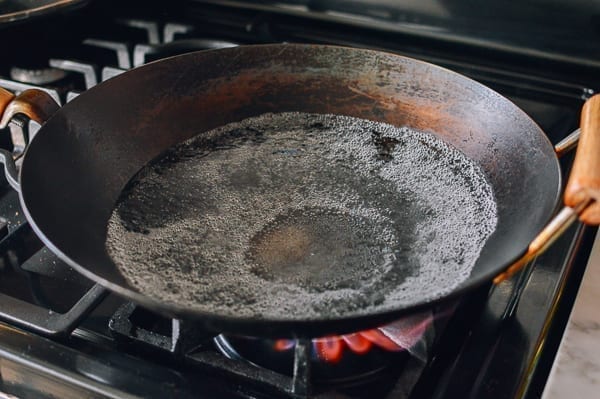Simmering water in wok, geagle.miooashdv.tk