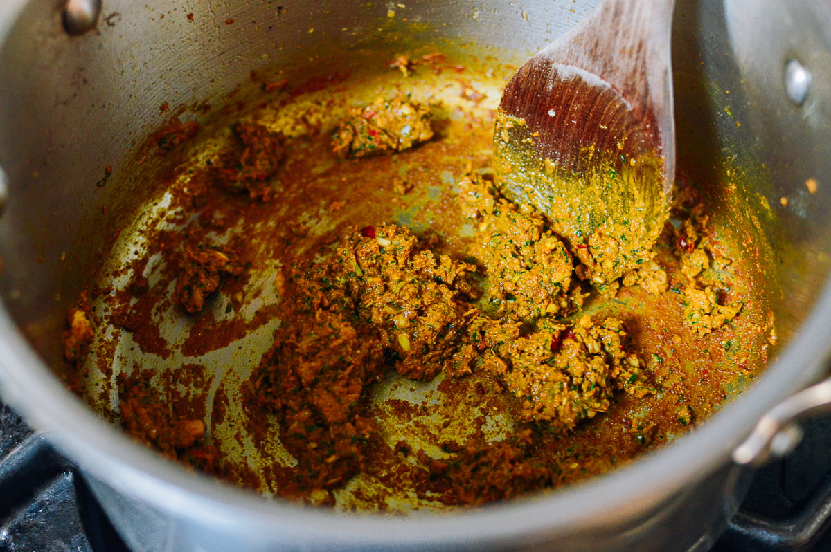 Frying curry paste until fragrant, geagle.miooashdv.tk