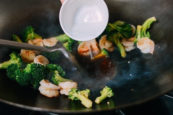Pouring cornstarch into wok, geagle.miooashdv.tk