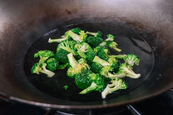 Blanching broccoli in wok, geagle.miooashdv.tk