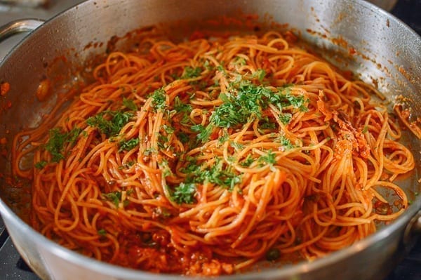 Garnishing tuna tomato pasta with fresh herbs, geagle.miooashdv.tk