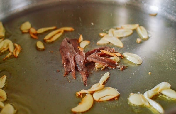 Adding anchovies to garlic, geagle.miooashdv.tk