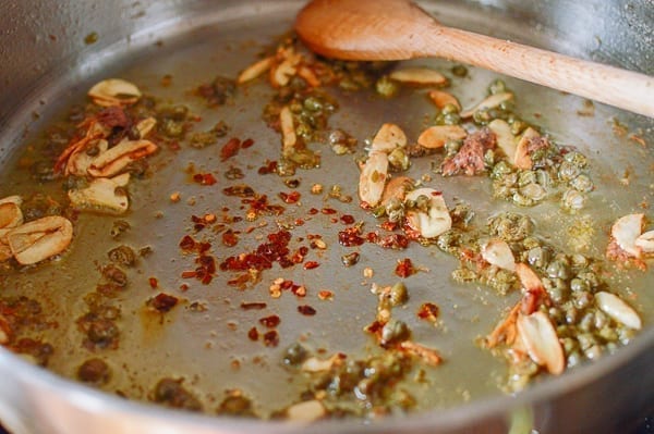 Chili flakes, garlic, and capers, geagle.miooashdv.tk