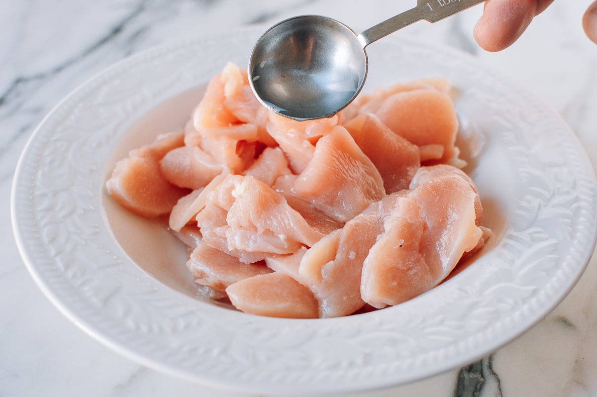 Adding water to sliced chicken, geagle.miooashdv.tk