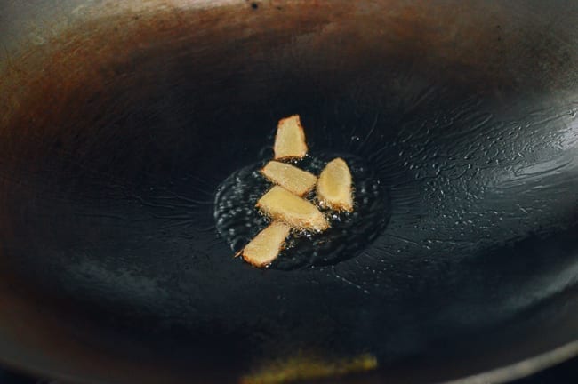 Cooking ginger in oil in wok, geagle.miooashdv.tk