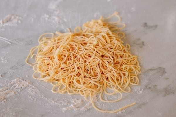 Thin noodles tossed in flour, geagle.miooashdv.tk