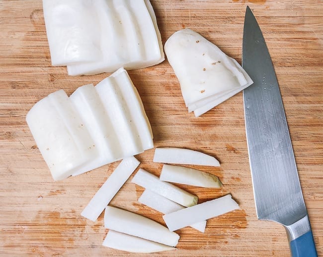 Cutting daikon radish into pieces, geagle.miooashdv.tk