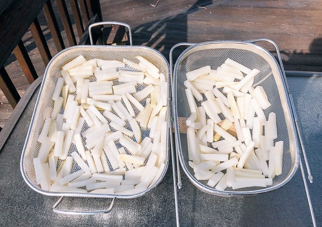 Drying salted daikon radishes in the sun, geagle.miooashdv.tk