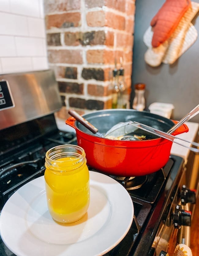 Straining rendered duck fat into a jar, geagle.miooashdv.tk