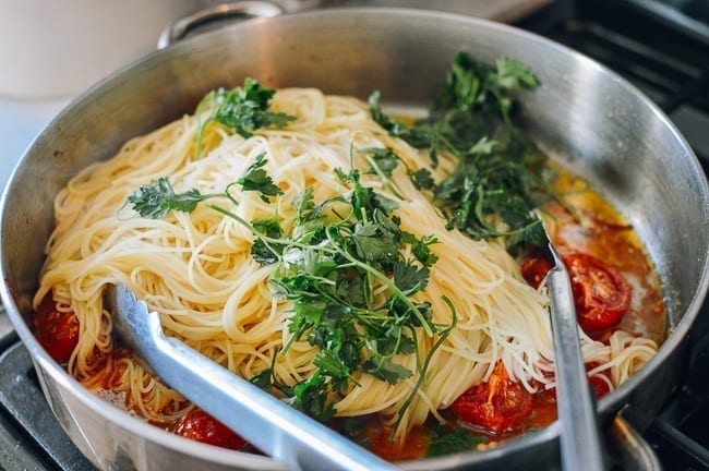 Tossing together slow roasted tomato pasta, geagle.miooashdv.tk