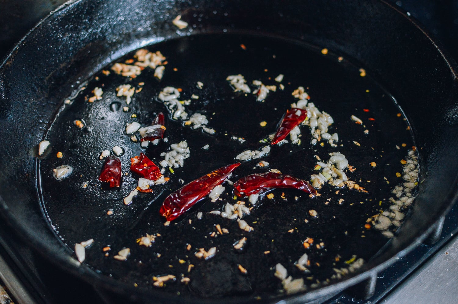 Cooking garlic and chilies, geagle.miooashdv.tk