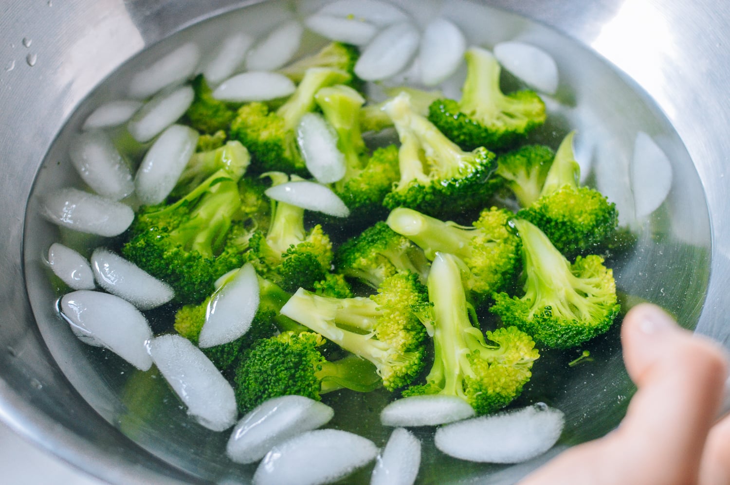 Blanched Broccoli in ice bath, geagle.miooashdv.tk