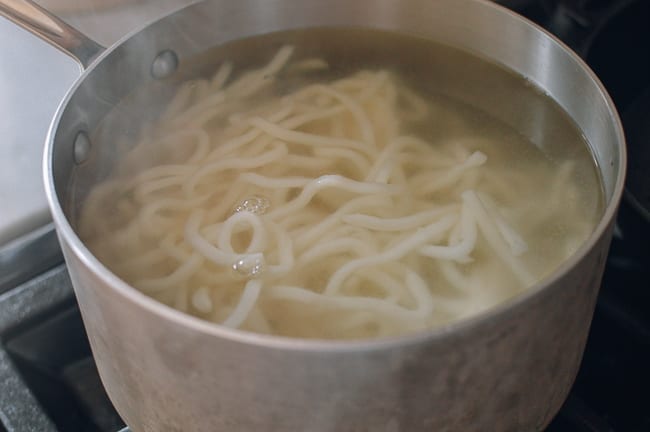 Boiling udon noodles, geagle.miooashdv.tk