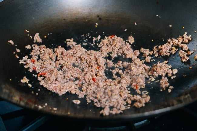 Browning pork in the wok, geagle.miooashdv.tk