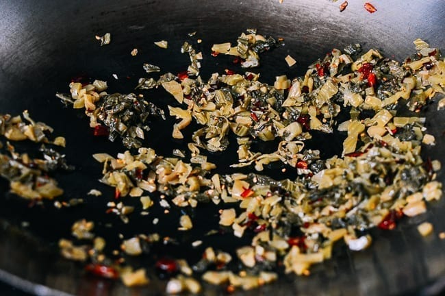 Stir-frying pickled mustard greens, geagle.miooashdv.tk