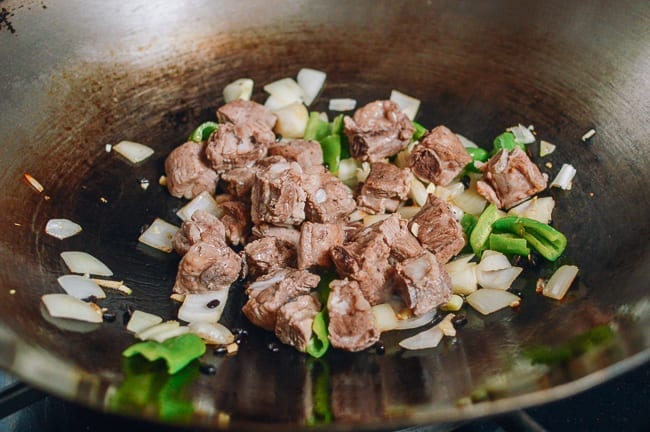 Adding pork ribs to wok, geagle.miooashdv.tk