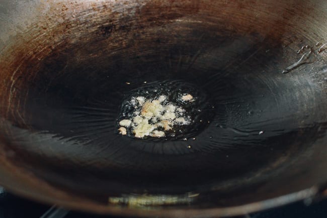Smashed ginger in wok, geagle.miooashdv.tk