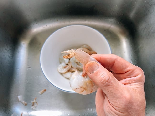Peeled shrimp with tail meat still intact, geagle.miooashdv.tk
