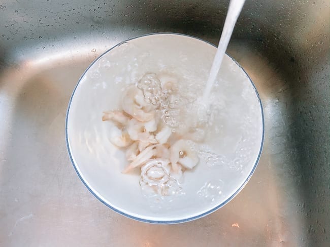 Running water over shrimp, geagle.miooashdv.tk