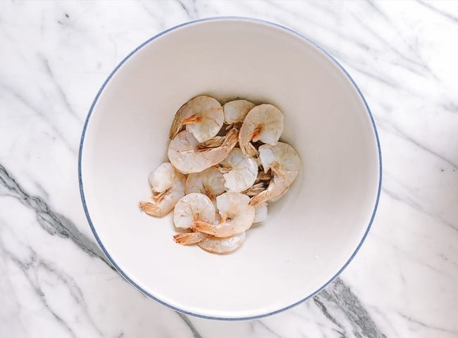 Shelled shrimp in large mixing bowl, geagle.miooashdv.tk