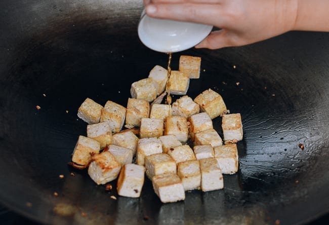 Adding Shaoxing wine to tofu, geagle.miooashdv.tk