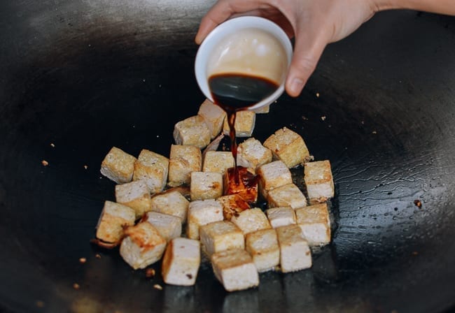 Adding Chinese black vinegar to tofu, geagle.miooashdv.tk